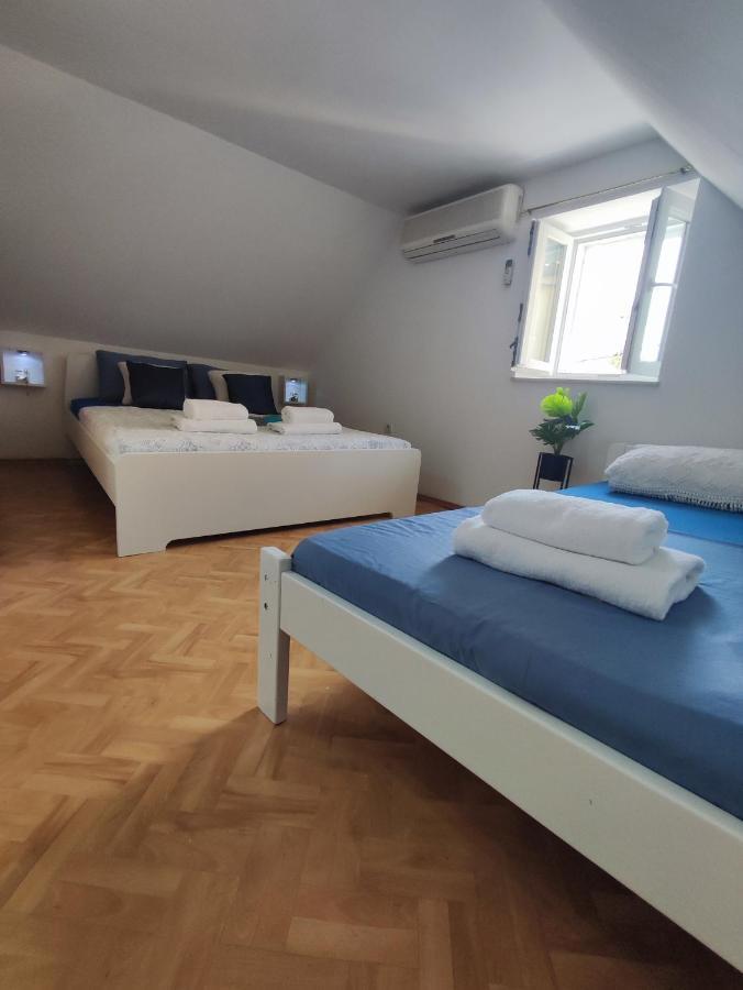 Ferienwohnung Stone House Lovric Kaštela Exterior foto